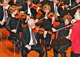 Die spielen bei uns die erste Geige, Dirigent Franz-Josef Stürmer hat trotzdem das Sagen