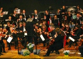 Ein großartiges Konzert mit großem Orchester.